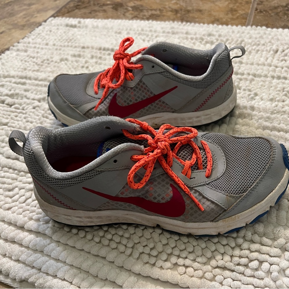 Nike Running Shoe Womens Size 8 Gray Pink Athletic Gym Sneaker